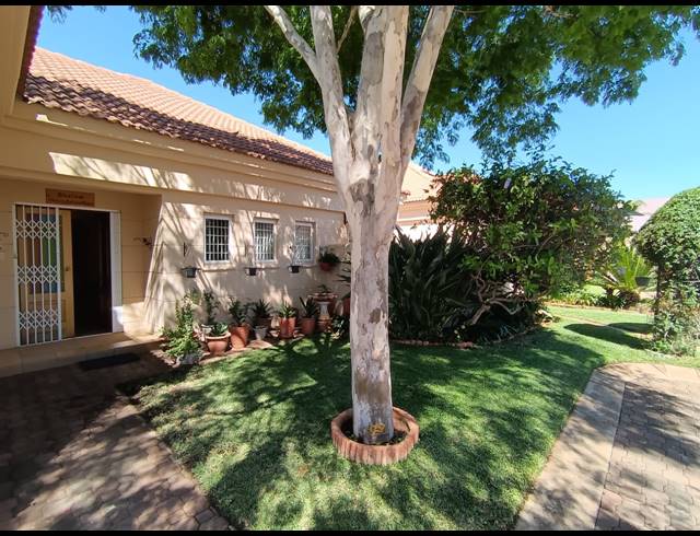 3 BEDROOM TOWNHOUSE FOR SALE IN PROTEA PARK